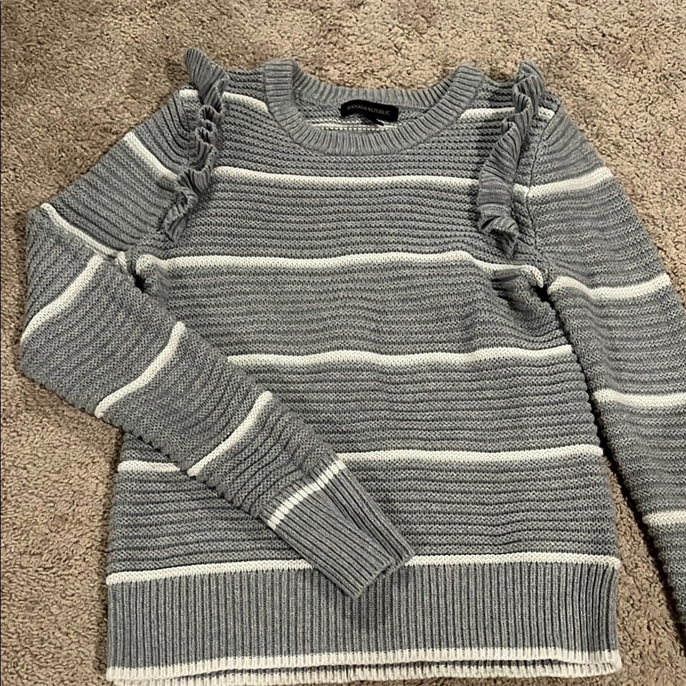 Banana Republic Gray and White Crew Neck Sweater